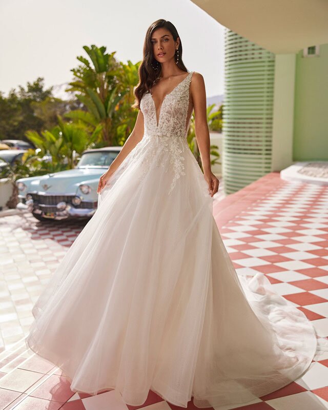 abito da sposa indossato da una modella