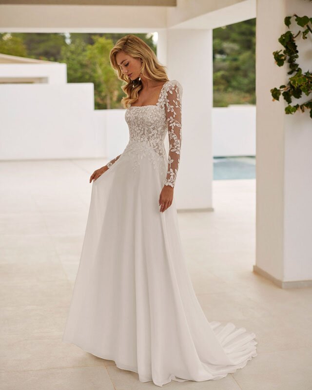 abito da sposa indossato da una modella